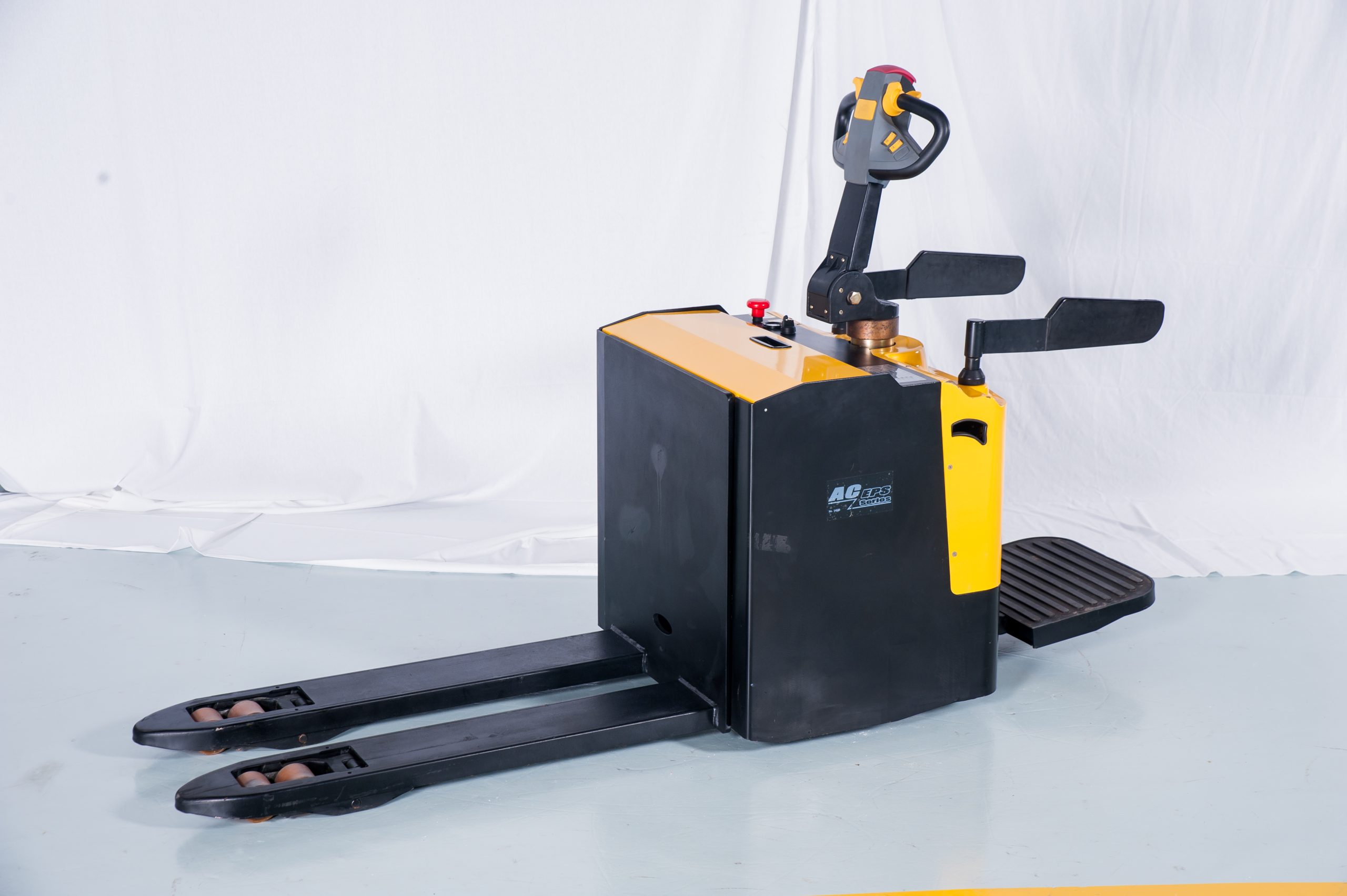 Xe nâng đứng lái điện ắc quy 2.5 tấn