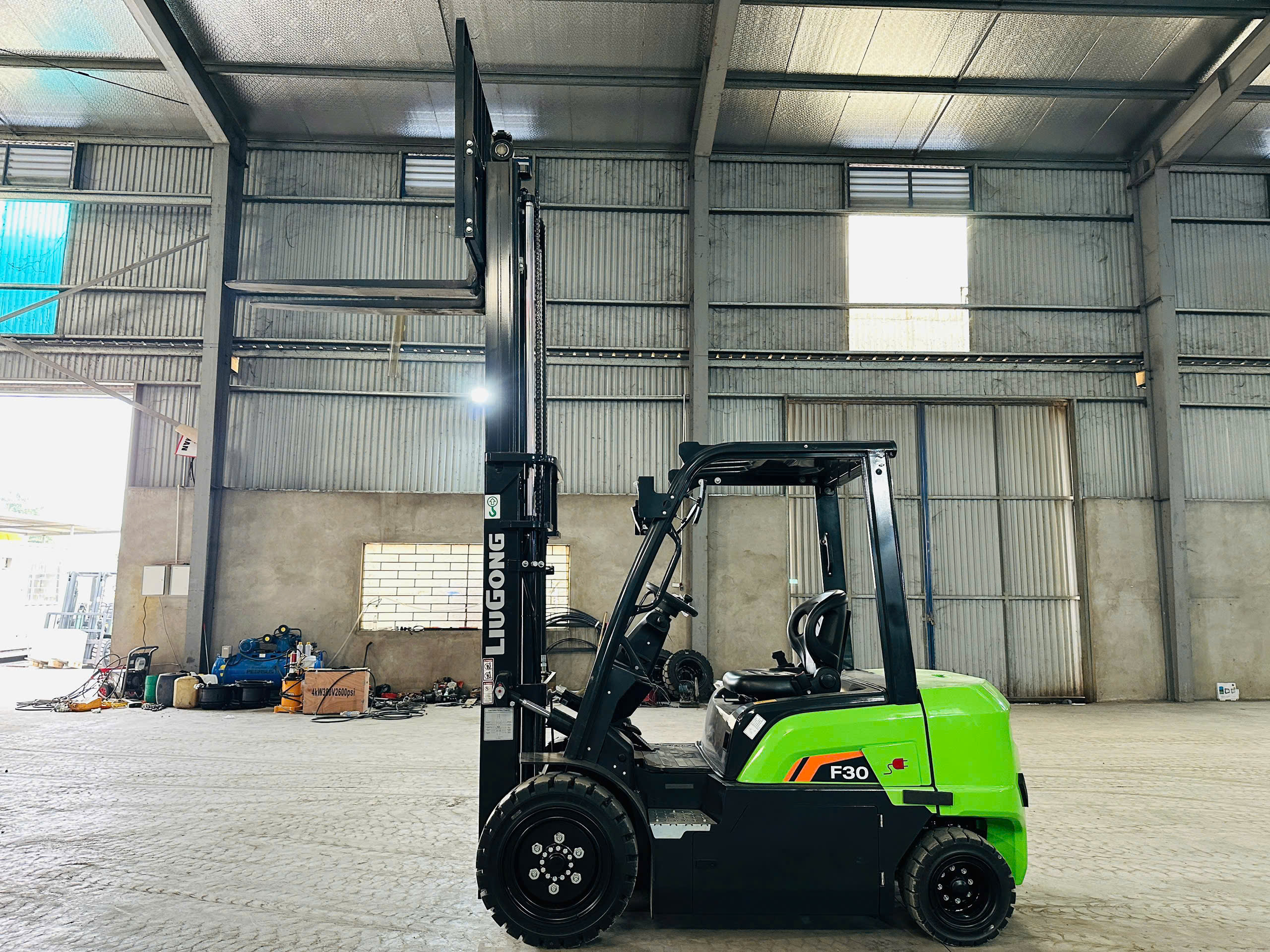 Xe nâng điện LiuGong 3 tấn